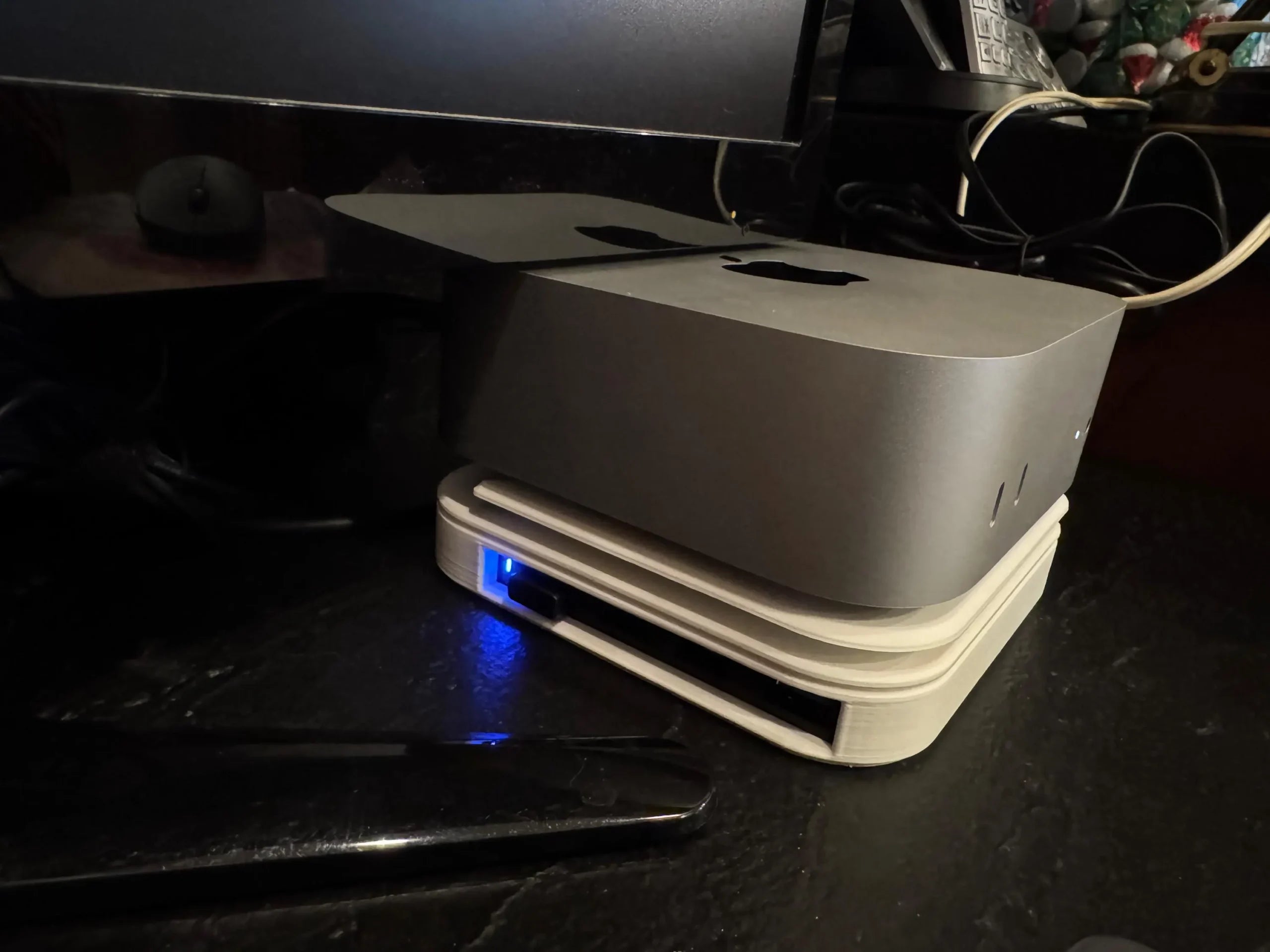 Sleek Mac Mini Stand with Bonus USB and SSD Slots image 6